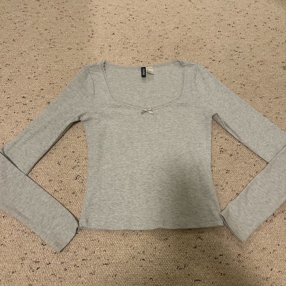 Gray H&M lace trim bow long sleeve top size s